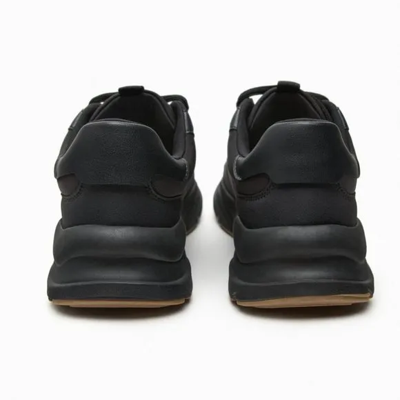 NWT BLACK QUILTED RUNNING SHOES