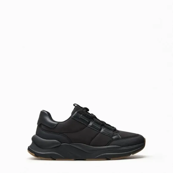 NWT BLACK QUILTED RUNNING SHOES