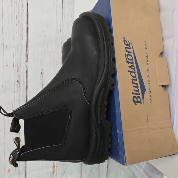 NWT Blundstone Black Leather Chelsea Boots Size 10