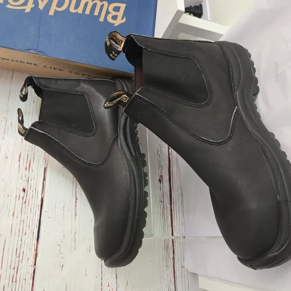 NWT Blundstone Black Leather Chelsea Boots Size 10