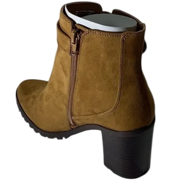 NWT Giani Bernini cognac faux suede zip up Lug Sole Memory Foam Ankle boots 9.5