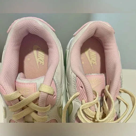NWT Nike Air Max 90 LTR SE Grade School Girl Shoes
