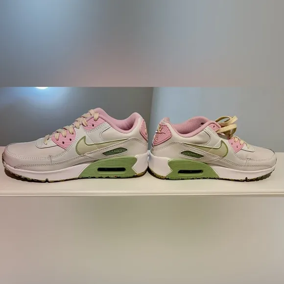 NWT Nike Air Max 90 LTR SE Grade School Girl Shoes