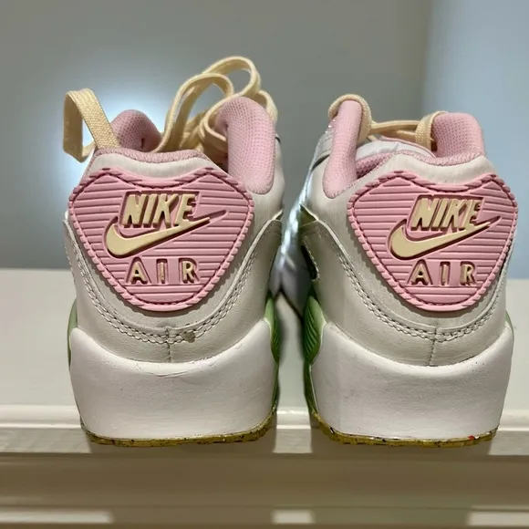 NWT Nike Air Max 90 LTR SE Grade School Girl Shoes