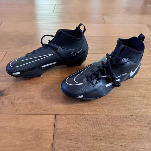 NWT Nike Phantom GT2 Club Dynamic Fit FG Soccer Cleats / Shoes in Black / Silver