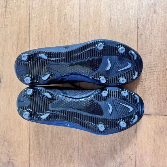 NWT Nike Phantom GT2 Club Dynamic Fit FG Soccer Cleats / Shoes in Black / Silver