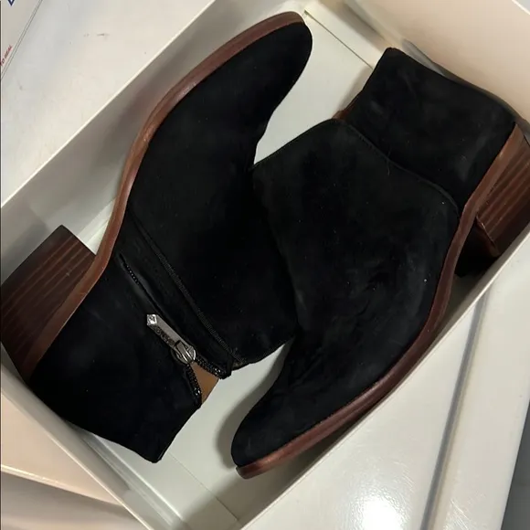 NWT Sam Edelman Petty Ankle Booties in Black Suede Size 6