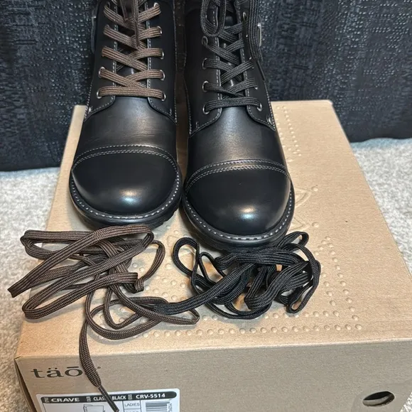 NWT Taos Crave Black Leather Lace-Up Boots