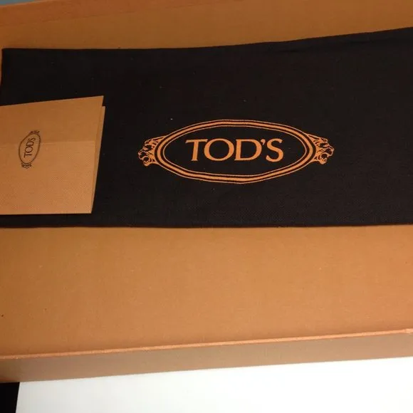 NWT Tod's white/ pink leather fashion sneaker