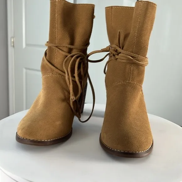 NWT TOMS Mila Leather Suede Tan Heeled Boots Size 6