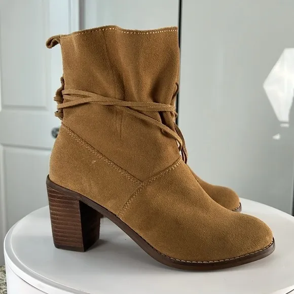 NWT TOMS Mila Leather Suede Tan Heeled Boots Size 6