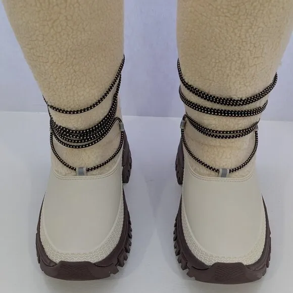 NWT - Women's Hunter Ivory Fleece Tall Waterproof Boots. Size 5