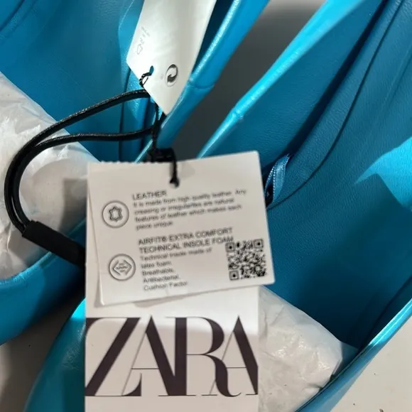 NWT. Zara Blue Leather Heeled Court Shoes. Size 8.