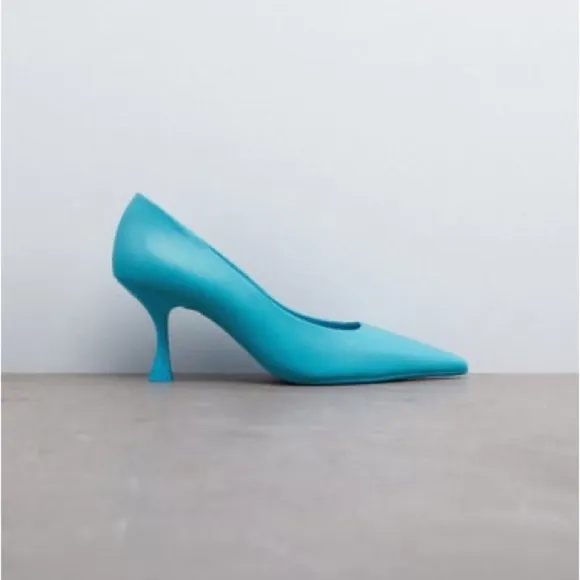 NWT. Zara Blue Leather Heeled Court Shoes. Size 8.