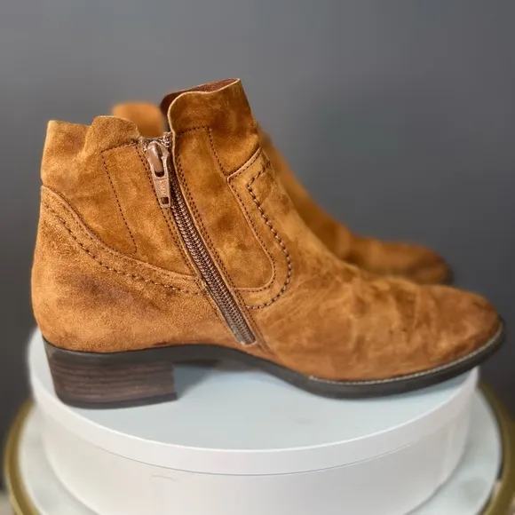 Paul green boston  bootie suede leather. Size 5.5. NWOB