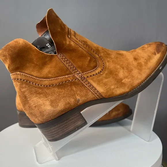 Paul green boston  bootie suede leather. Size 5.5. NWOB
