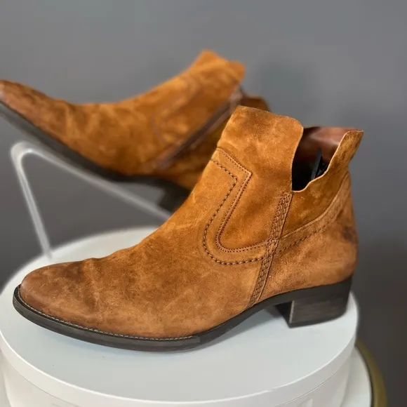 Paul green boston  bootie suede leather. Size 5.5. NWOB