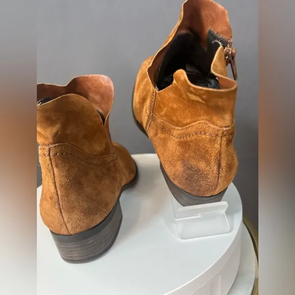 Paul green boston  bootie suede leather. Size 5.5. NWOB