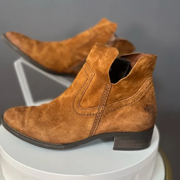 Paul green boston  bootie suede leather. Size 5.5. NWOB