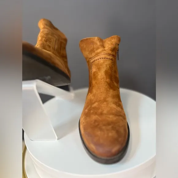 Paul green boston  bootie suede leather. Size 5.5. NWOB