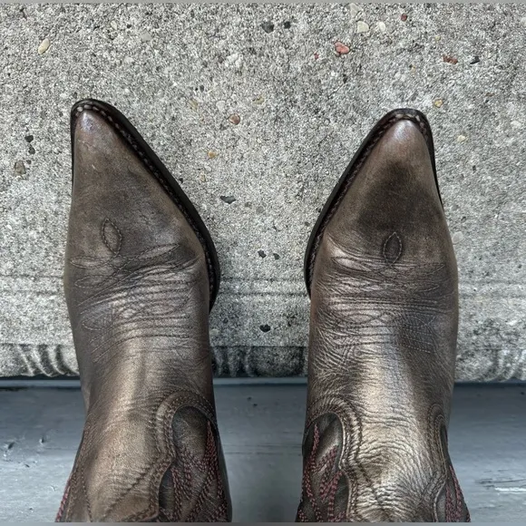 Penny Loves Kenny Pewter Metallic Leather Cowboy Boots Size 6