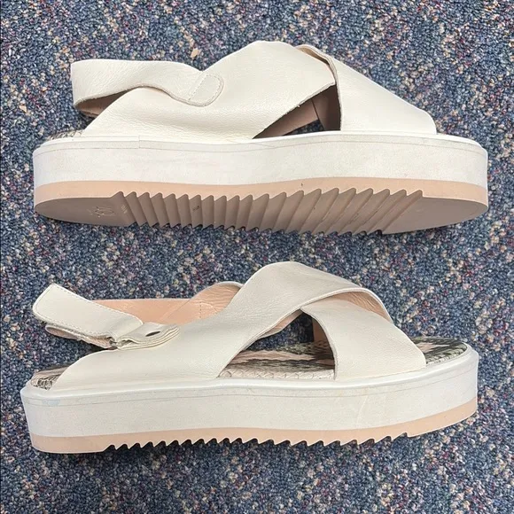 Preloved Agl Cream Sandals with Cross-Strap Design size 38