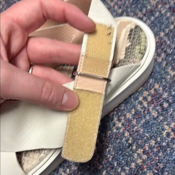 Preloved Agl Cream Sandals with Cross-Strap Design size 38
