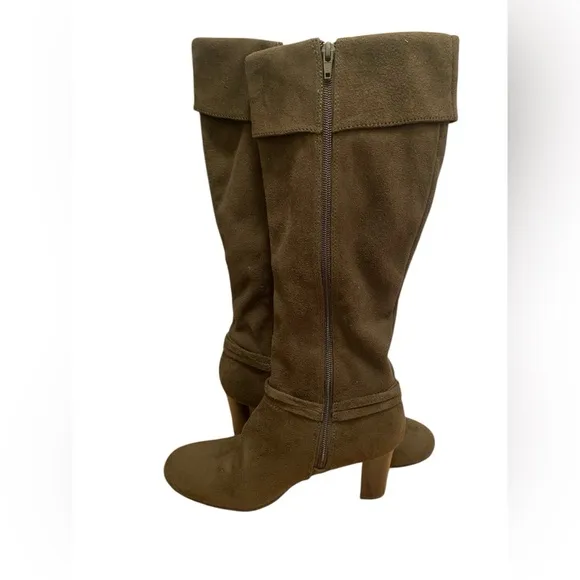 Preloved Predictions Suede Calf Length Heeled Boots