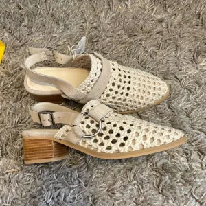 Rag &amp; Co Women's Slingback Mules Size 9 Cream Crochet w/ Block Heel