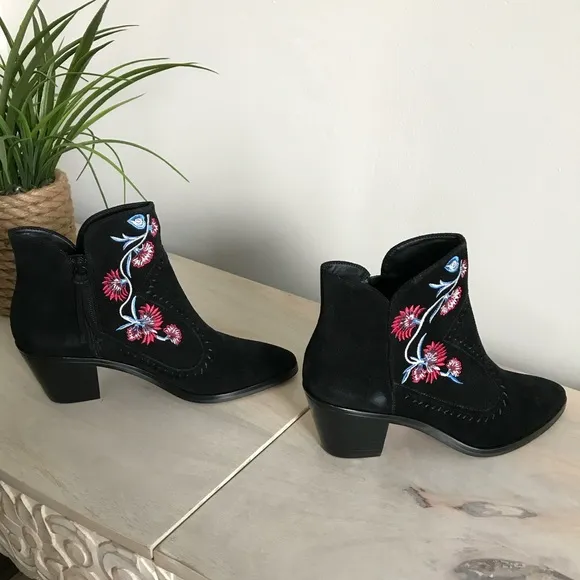 Rebecca Minkoff Western Boots Lulu Floral Embroidered Suede Leather Boots 9.5