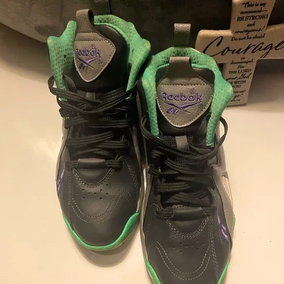 Reebok KamiKaze. Boys Size 5
