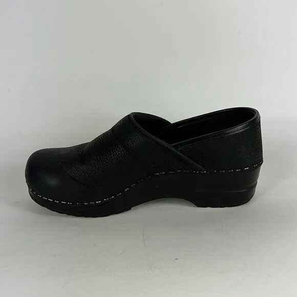 Sanita classic Danish clogs women’s size 7 black pebbled leather slip on shoes
