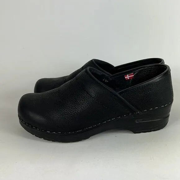Sanita classic Danish clogs women’s size 7 black pebbled leather slip on shoes
