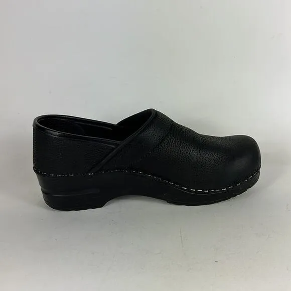 Sanita classic Danish clogs women’s size 7 black pebbled leather slip on shoes