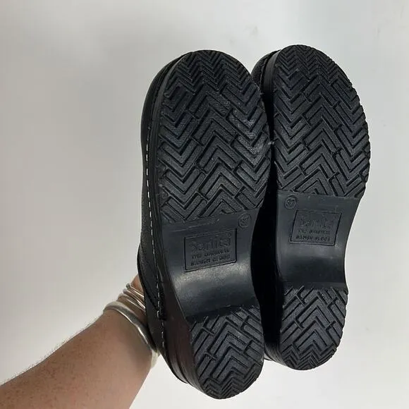 Sanita classic Danish clogs women’s size 7 black pebbled leather slip on shoes