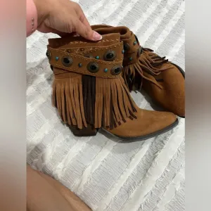 Sbicca ankle suede boots with fringe 9.0​