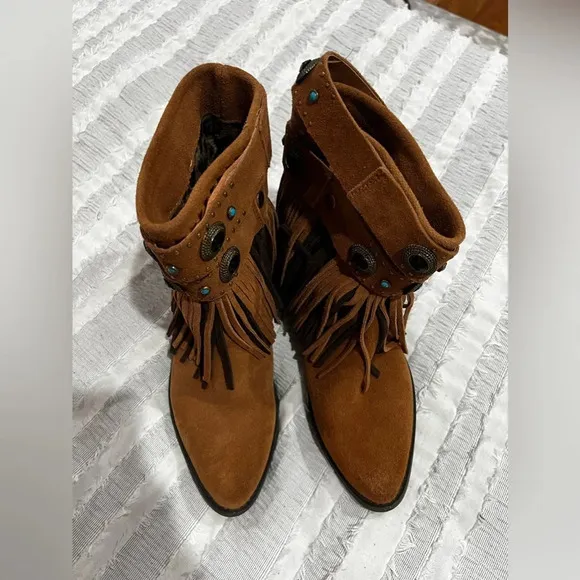 Sbicca ankle suede boots with fringe 9.0​