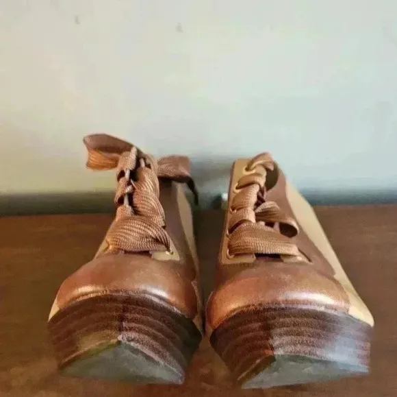 Sergio Zelcer Camel ankle lace up  Boots Size 8 EUC