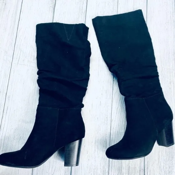 Seychelles black suede heeled slouchy almond toe boots size 9