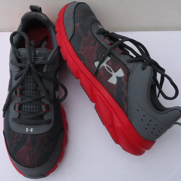 SIZE 6.5 Y. UNDER ARMOUR kid's running sneakers shoes.