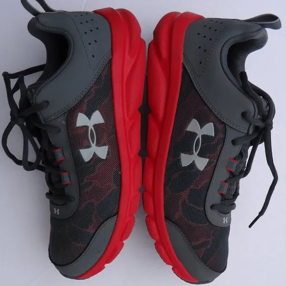 SIZE 6.5 Y. UNDER ARMOUR kid's running sneakers shoes.