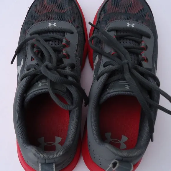 SIZE 6.5 Y. UNDER ARMOUR kid's running sneakers shoes.