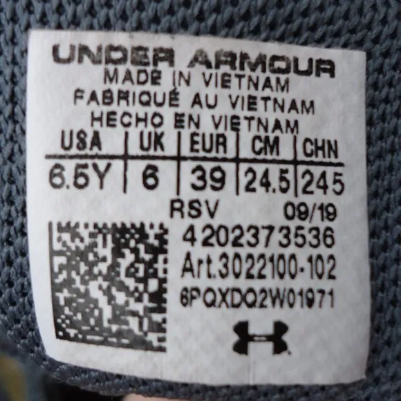 SIZE 6.5 Y. UNDER ARMOUR kid's running sneakers shoes.
