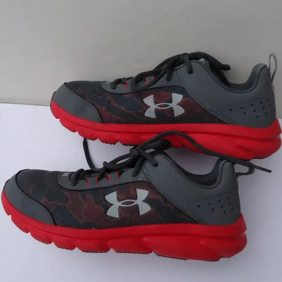 SIZE 6.5 Y. UNDER ARMOUR kid's running sneakers shoes.