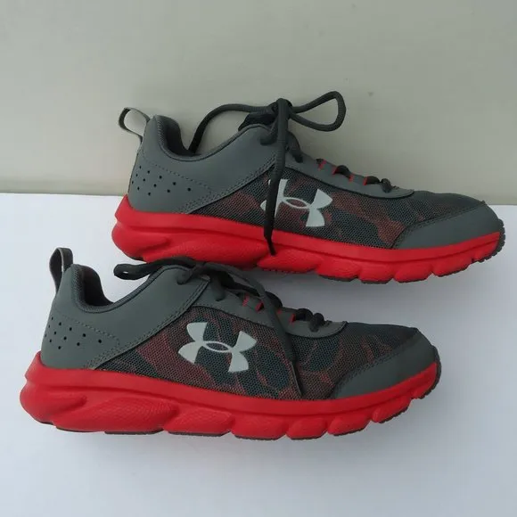 SIZE 6.5 Y. UNDER ARMOUR kid's running sneakers shoes.