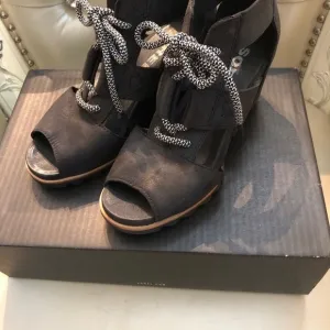 Size 8 Sorel Joanie Lace-up Wedge Sandals