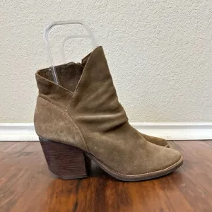 SOCIETY AMUSE x MATISSE Apron Ankle Boots Brown Suede Heeled
