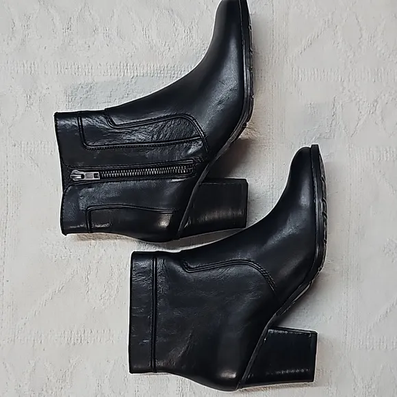 Sole Bound boots by Baretraps 100% leather black ankle boots sz 6.5