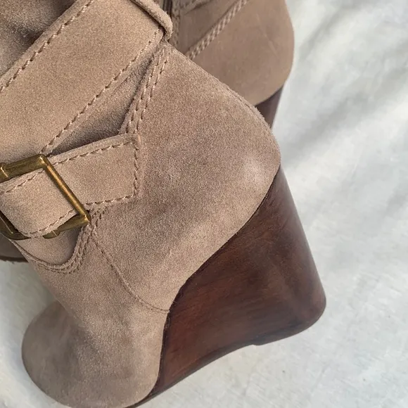 Sole Society Valentina Taupe Wedge Suede Boots
