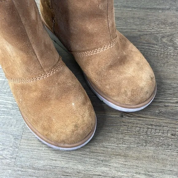 Sorel Big Kids Rylee Suede Brown Boots with Gold Stars, size Big Kid 4